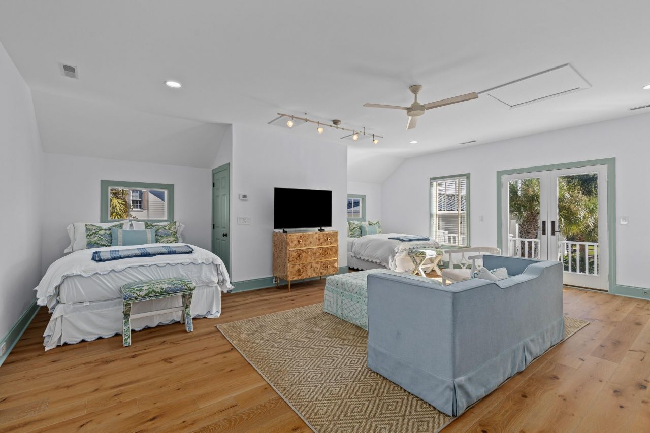 26 Woodford Street Photo 48