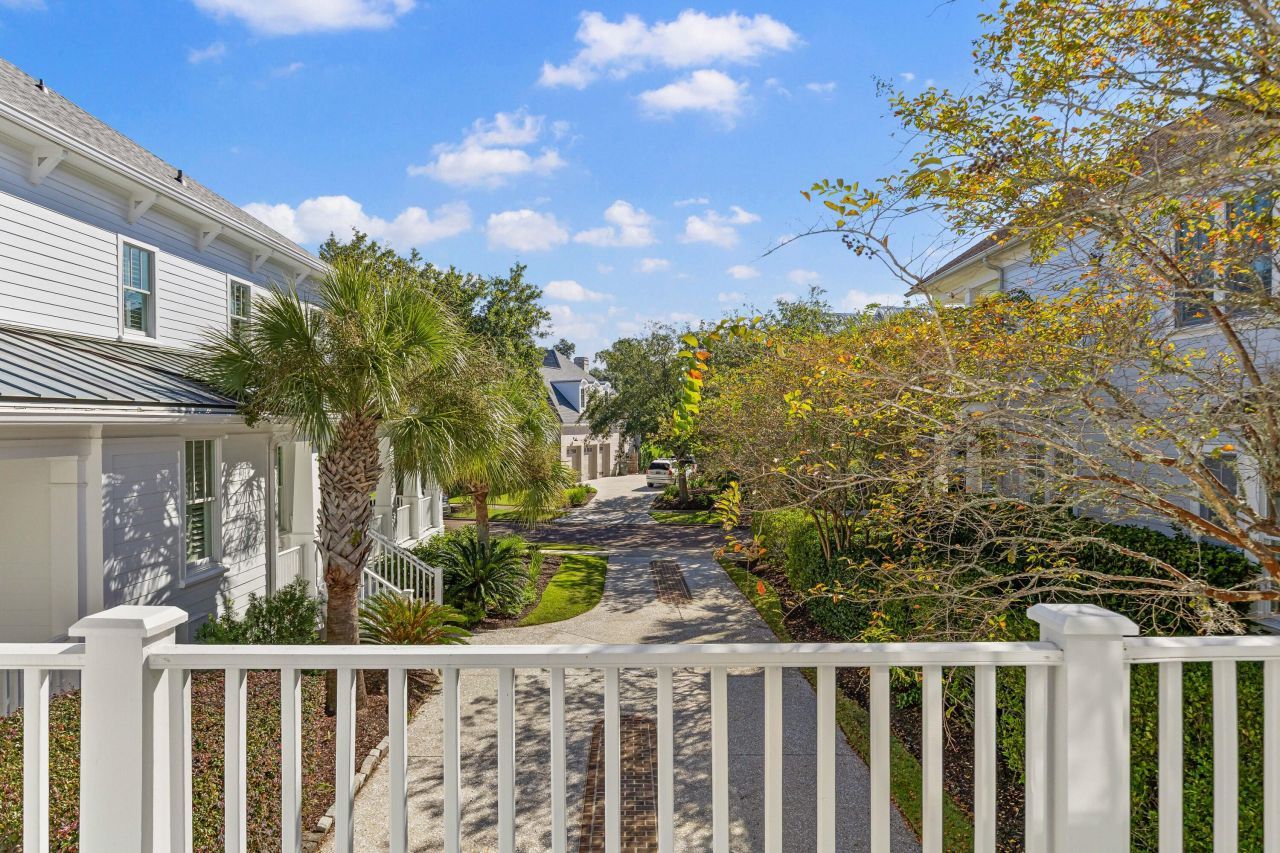 26 Woodford Street Photo 50