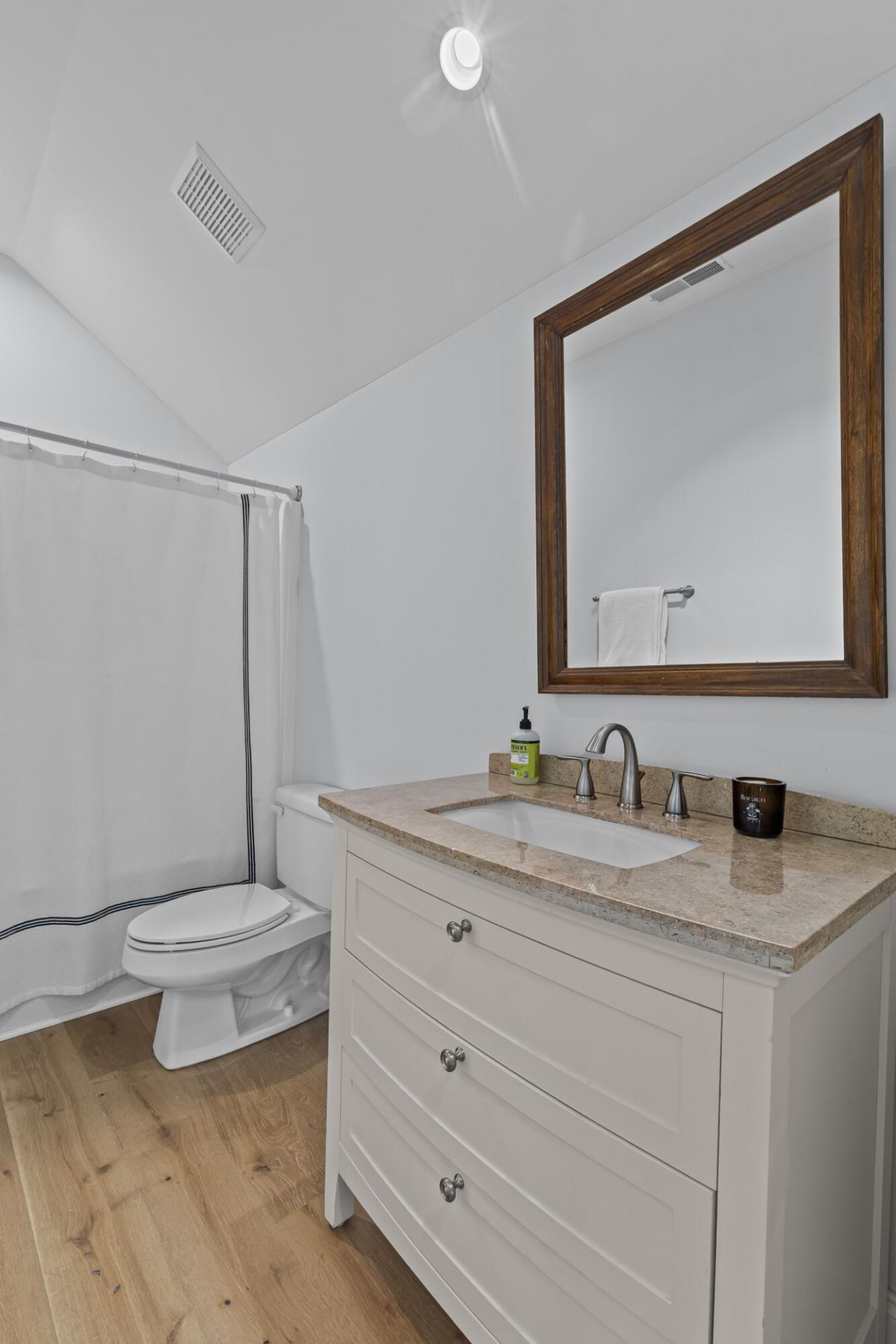 26 Woodford Street Photo 51