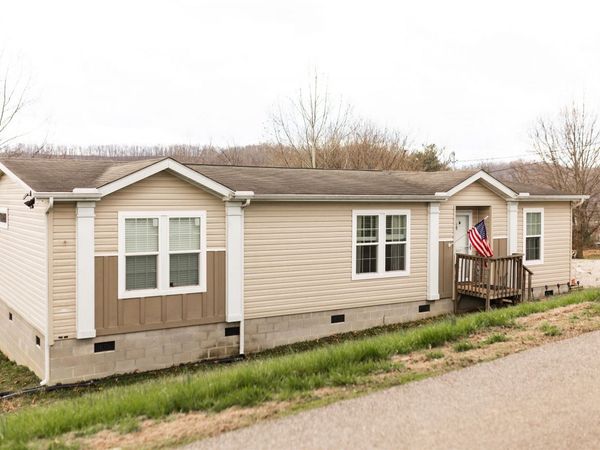 1662 3rd Street, Milton, WV 25541