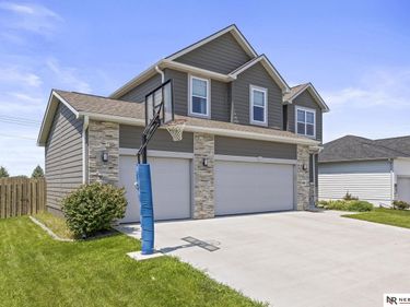 8008 N 167th Avenue, Bennington, NE 68007