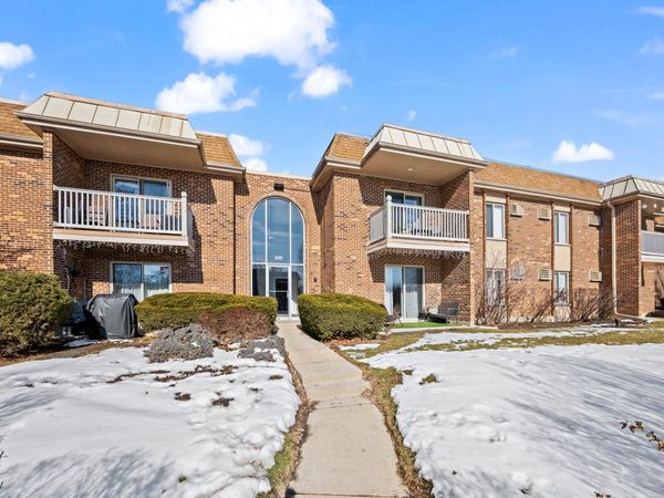 2411 N Kennicott Drive , Unit 2B, Arlington Heights, IL 60004