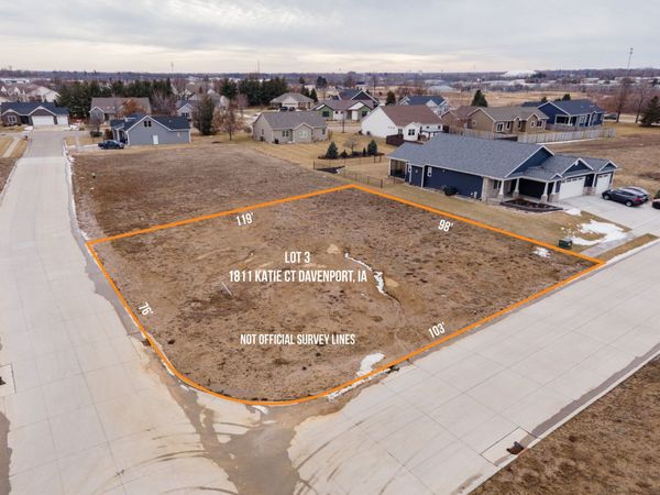 1811 Katie Court , Davenport, IA 52807