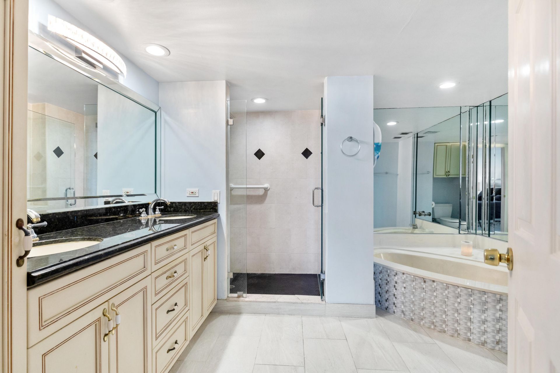 2003 N Ocean Boulevard N, Unit 605, Boca Raton, FL 33431 Photo