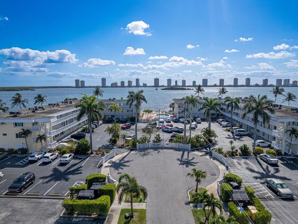 101 Doolen Court, Unit 210, North Palm Beach, FL 33408