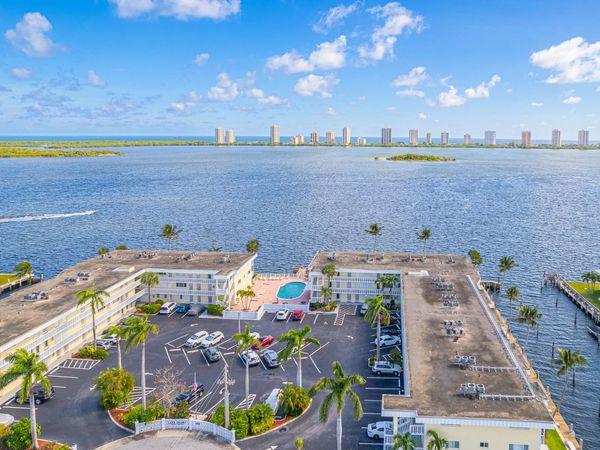 101 Doolen Court, Unit 210, North Palm Beach, FL 33408