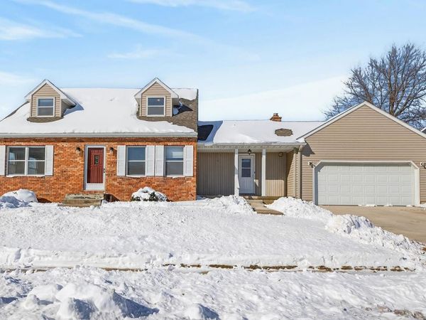 1505 Knoll Ridge Drive, Waverly, IA 50677