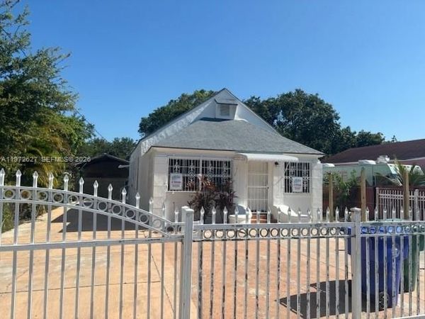 34 NW 69th St , Miami, FL 33150