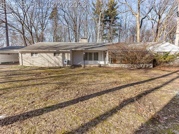 35840 Oakwood Lane, Westland, MI 48186