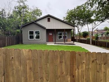 1649 E Terrell Avenue, Fort Worth, TX 76104