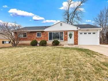 8815 Glen Rose Drive, St Louis, MO 63126