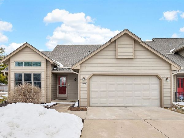 1915 Elm Circle, West Des Moines, IA 50265