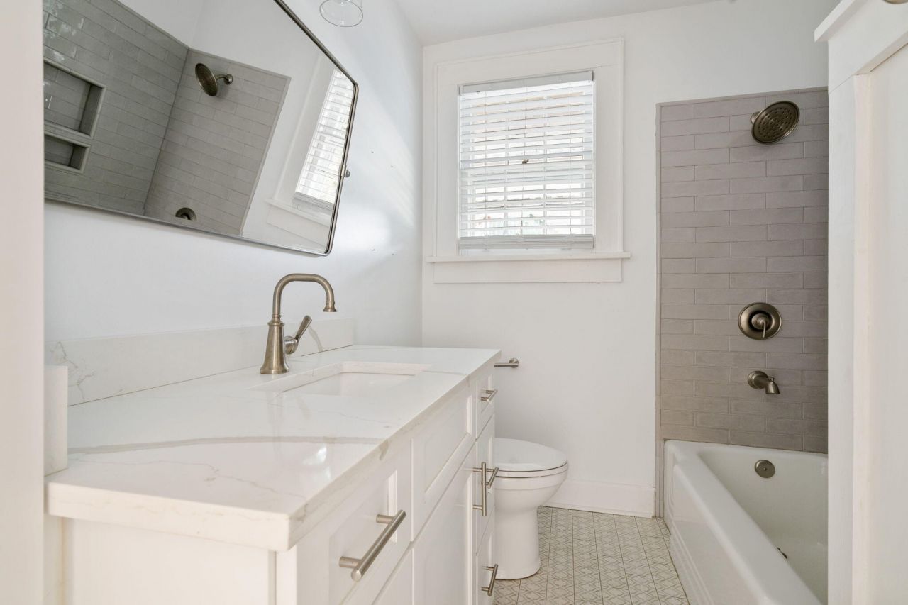 66 Avondale Avenue Photo 11