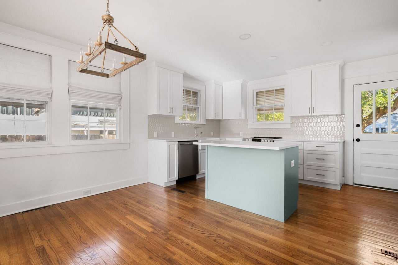 66 Avondale Avenue Photo 5