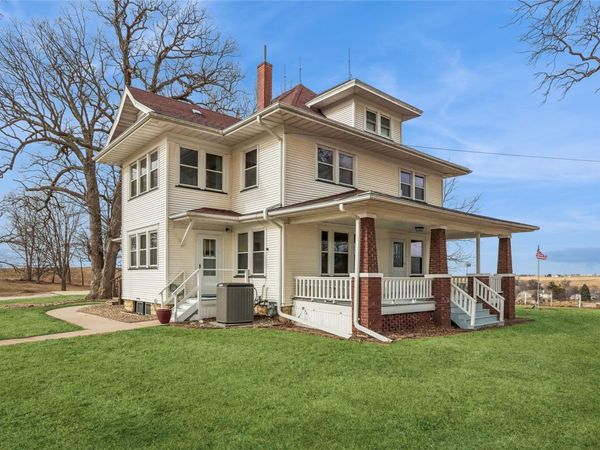 527 SW Swisher View Drive, Swisher, IA 52338