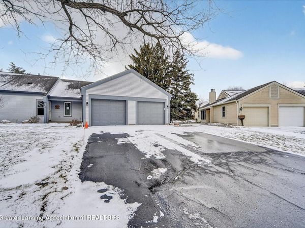 7225 Creekside Drive, Lansing, MI 48917