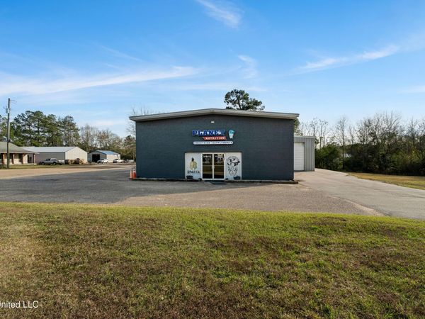 1704 W Central Avenue, Wiggins, MS 39577