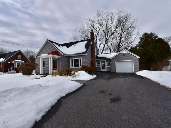 29 Washington Avenue, Halfmoon, NY 12118