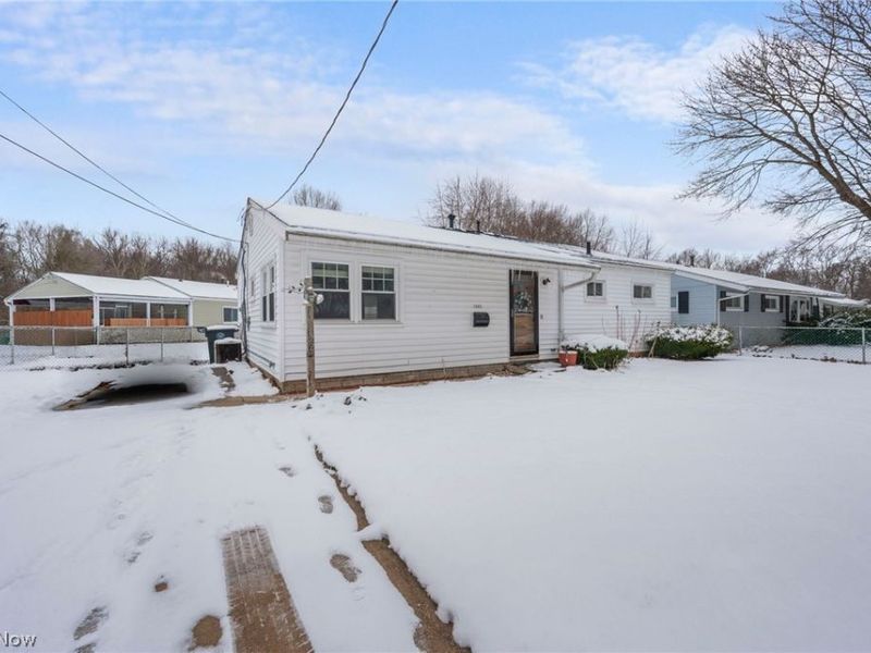 1682 Wakefield Drive, Akron, OH 44320 Photo 2