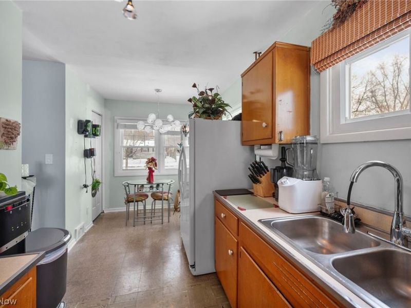 1682 Wakefield Drive, Akron, OH 44320 Photo 9