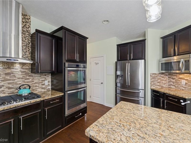 866 Somerby Circle, Uniontown, OH 44685 Photo 12