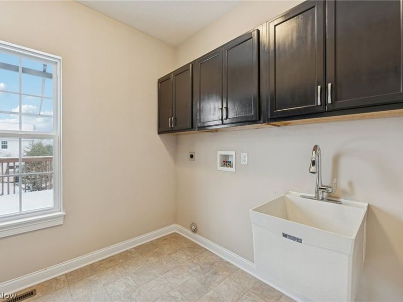 866 Somerby Circle, Uniontown, OH 44685 Photo 14