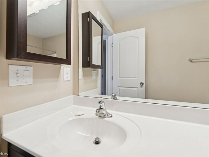 866 Somerby Circle, Uniontown, OH 44685 Photo 24