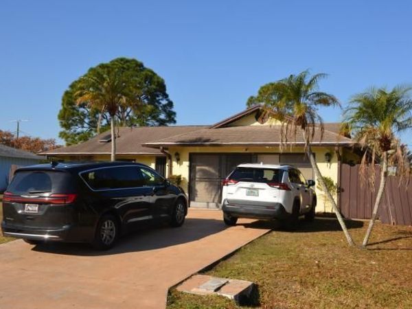 1552 SE Ladner Street, Port Saint Lucie, FL 34983