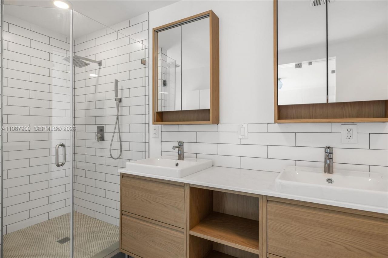 801 NE 118th St, Biscayne Park, FL 33161 Photo