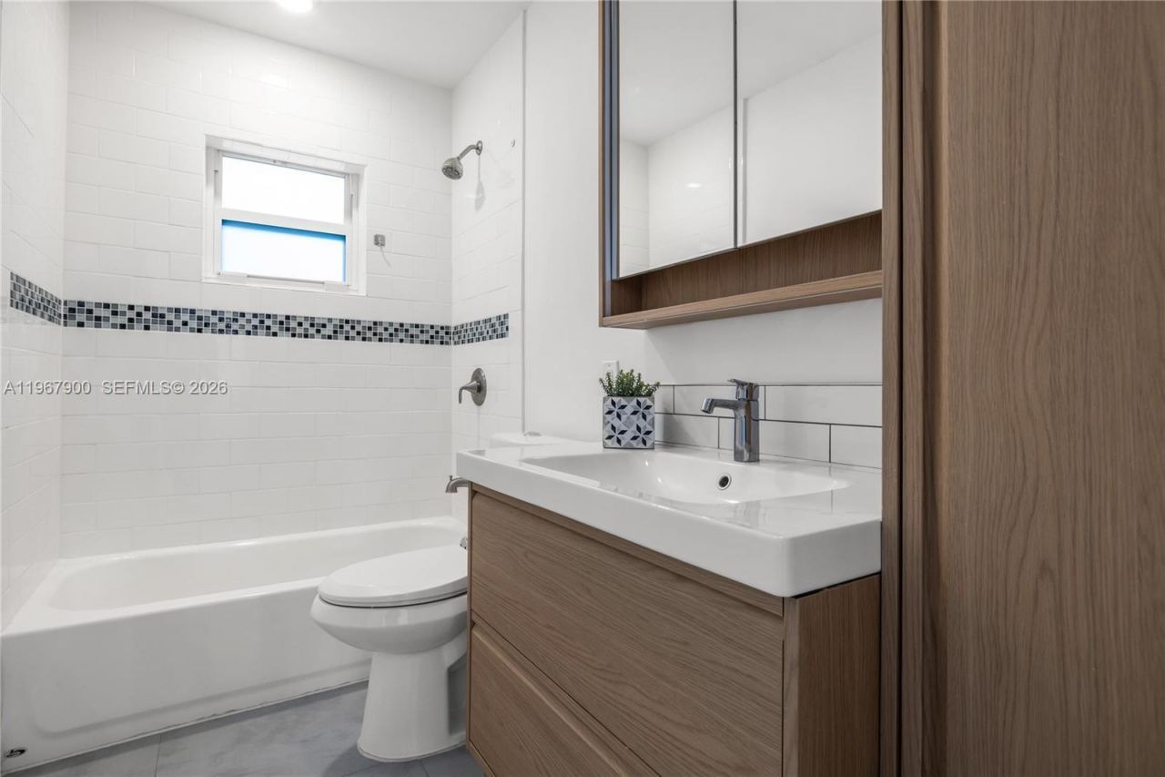 801 NE 118th St, Biscayne Park, FL 33161 Photo