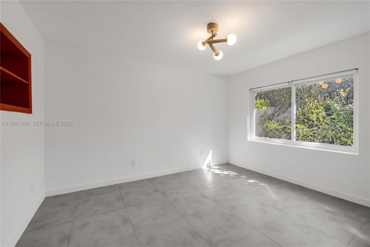 801 NE 118th St, Biscayne Park, FL 33161 Photo