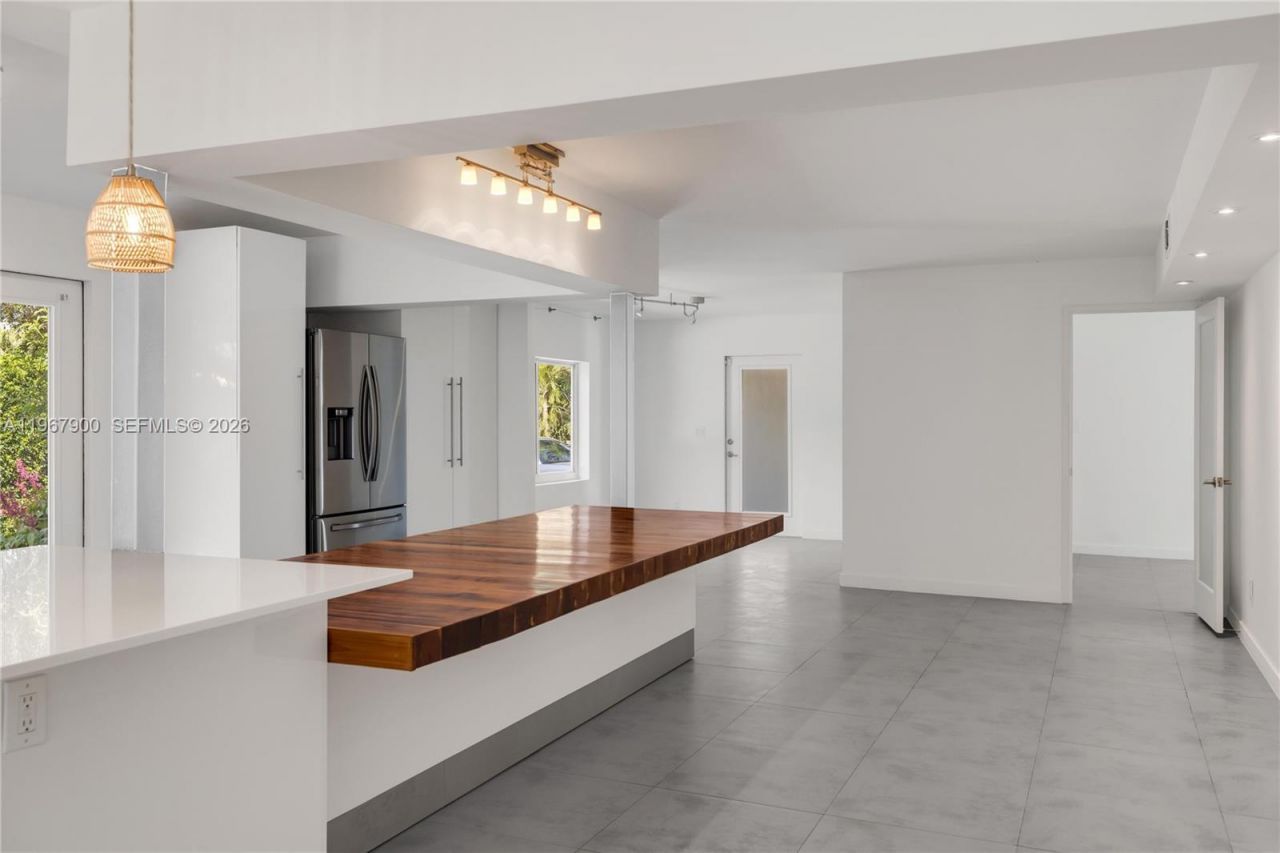 801 NE 118th St, Biscayne Park, FL 33161 Photo