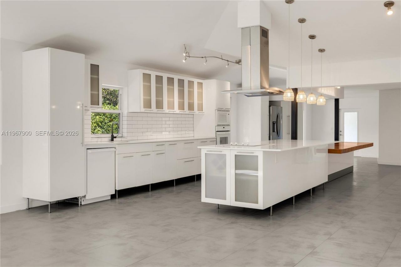 801 NE 118th St, Biscayne Park, FL 33161 Photo