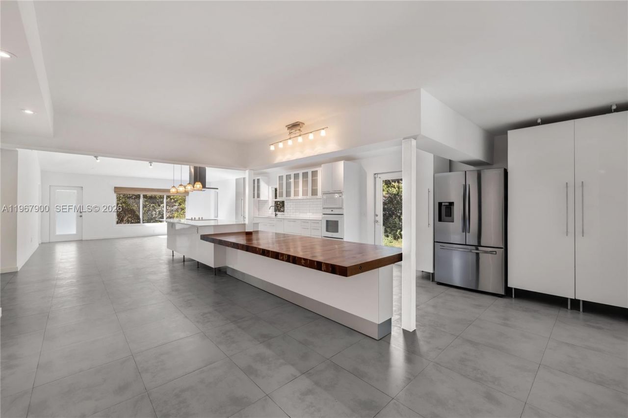 801 NE 118th St, Biscayne Park, FL 33161 Photo