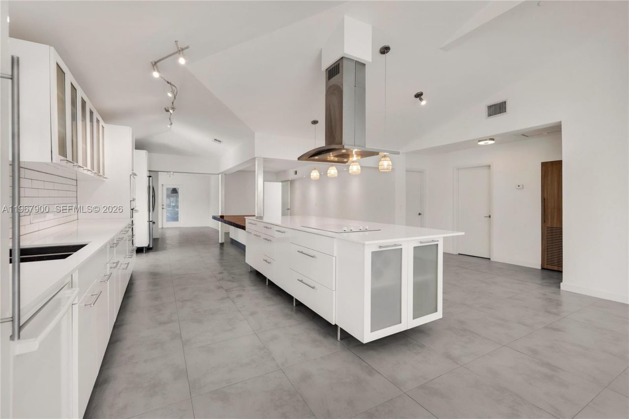 801 NE 118th St, Biscayne Park, FL 33161 Photo