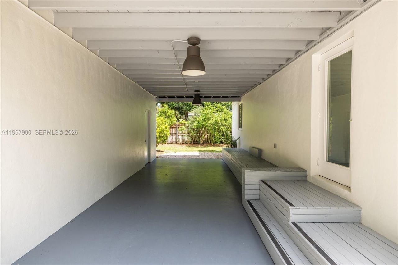 801 NE 118th St, Biscayne Park, FL 33161 Photo