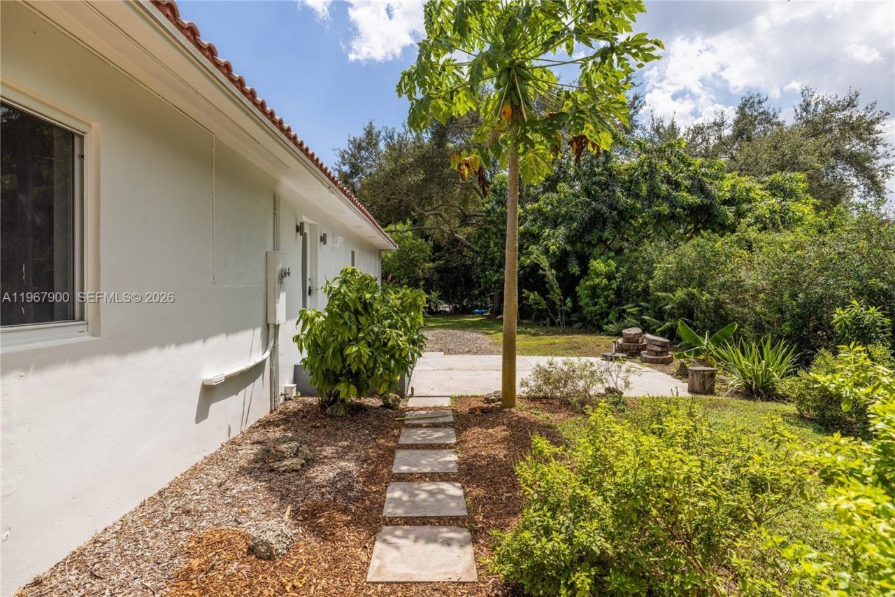 801 NE 118th St, Biscayne Park, FL 33161 Photo