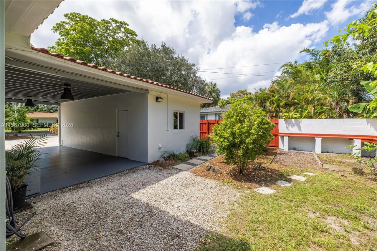 801 NE 118th St, Biscayne Park, FL 33161 Photo