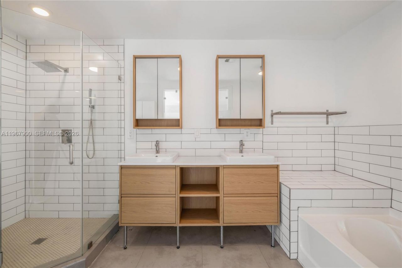 801 NE 118th St, Biscayne Park, FL 33161 Photo