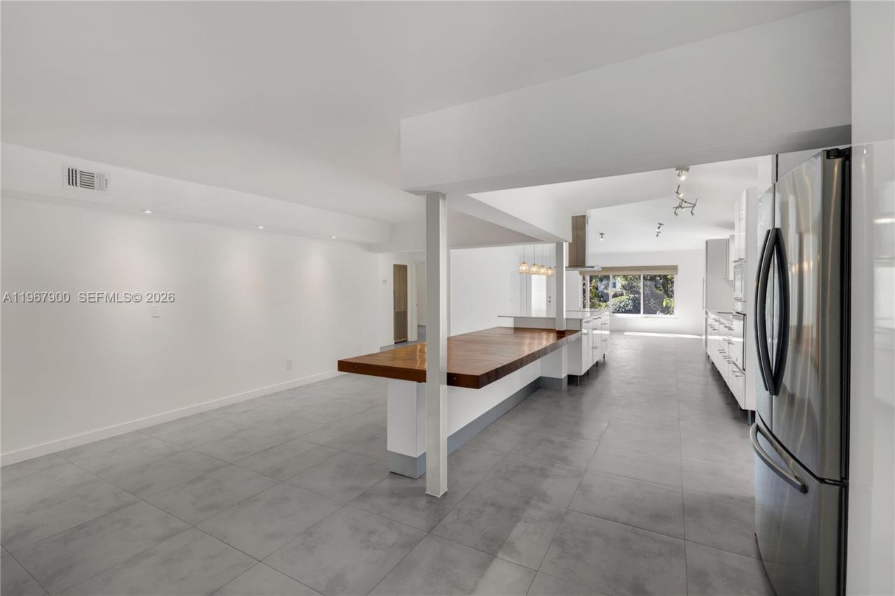 801 NE 118th St, Biscayne Park, FL 33161 Photo