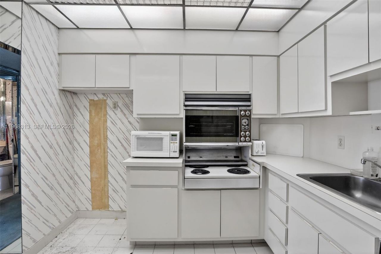 1980 S Ocean Dr, Unit 21E, Hallandale Beach, FL 33009 Photo