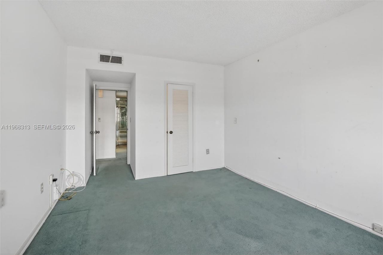 1980 S Ocean Dr, Unit 21E, Hallandale Beach, FL 33009 Photo