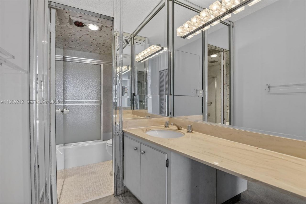 1980 S Ocean Dr, Unit 21E, Hallandale Beach, FL 33009 Photo