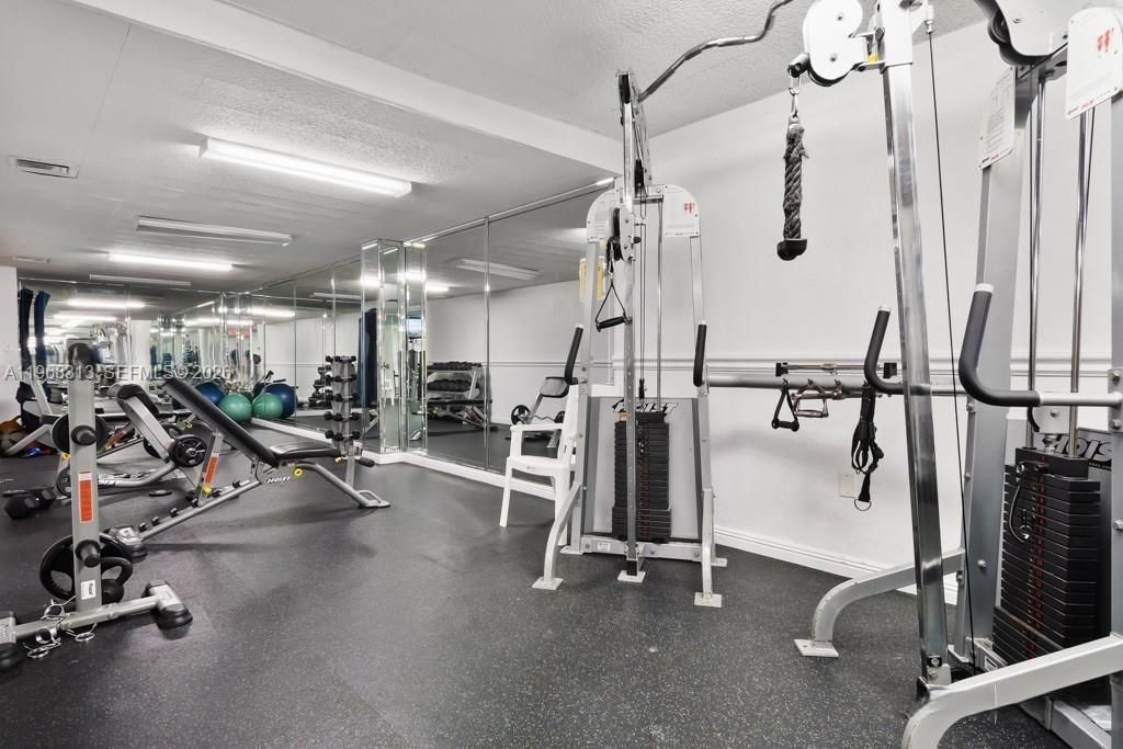 1980 S Ocean Dr, Unit 21E, Hallandale Beach, FL 33009 Photo