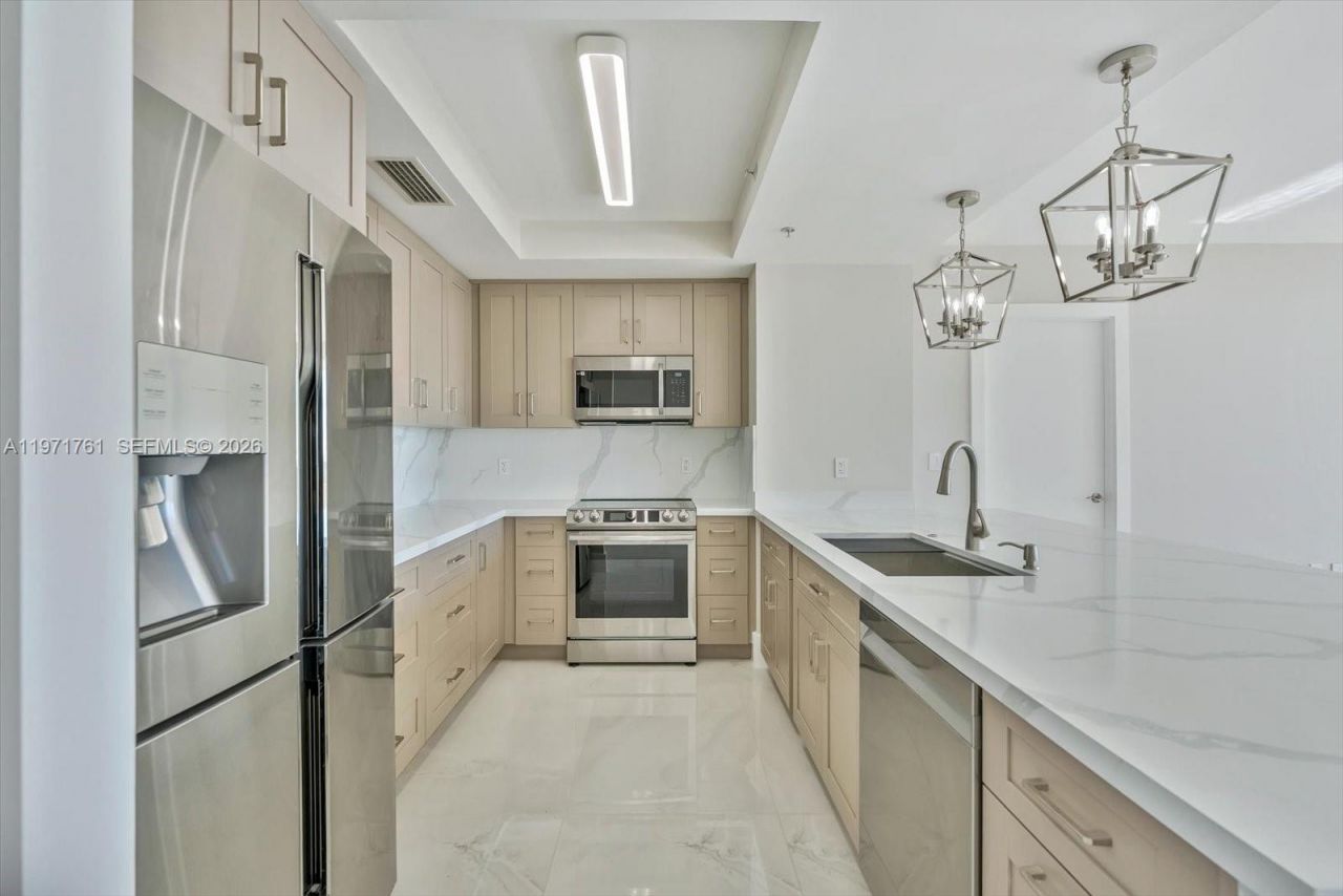 3400 SW 27th Ave, Unit 602, Miami, FL 33133 Photo