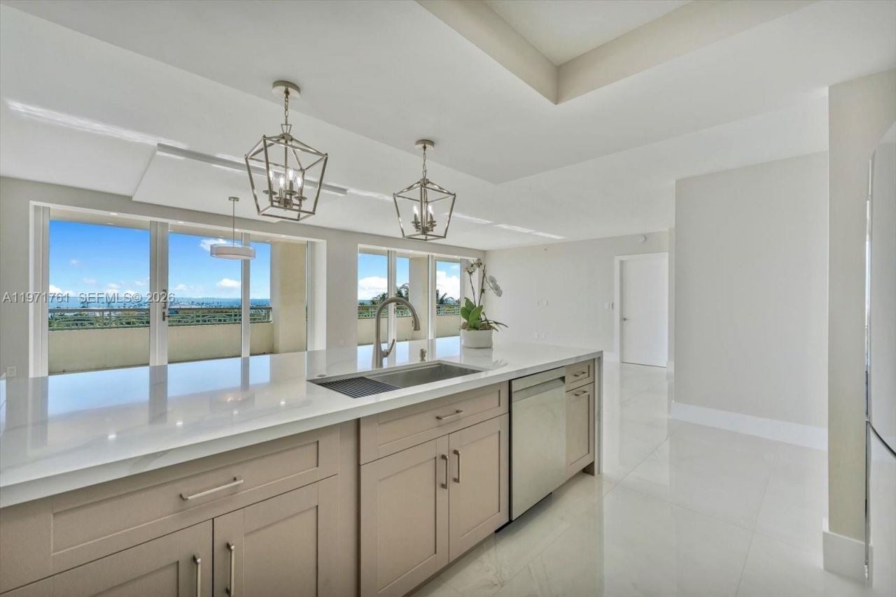 3400 SW 27th Ave , Unit 602, Miami, FL 33133 Photo