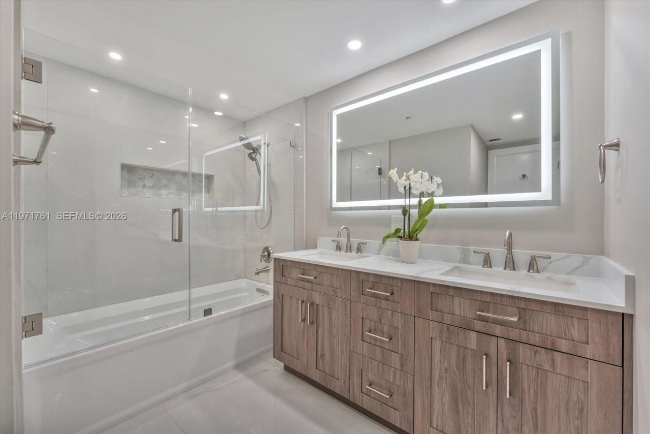 3400 SW 27th Ave, Unit 602, Miami, FL 33133 Photo