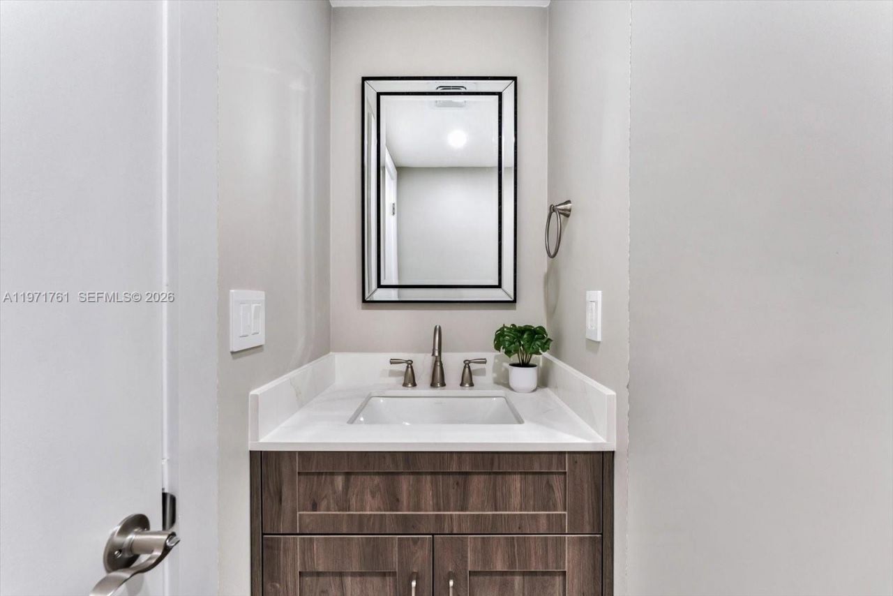 3400 SW 27th Ave, Unit 602, Miami, FL 33133 Photo