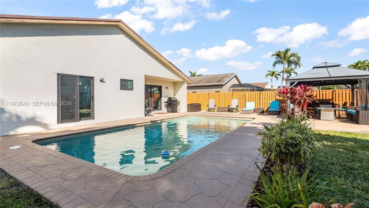 9986 NW 52nd St, Sunrise, FL 33351 Photo