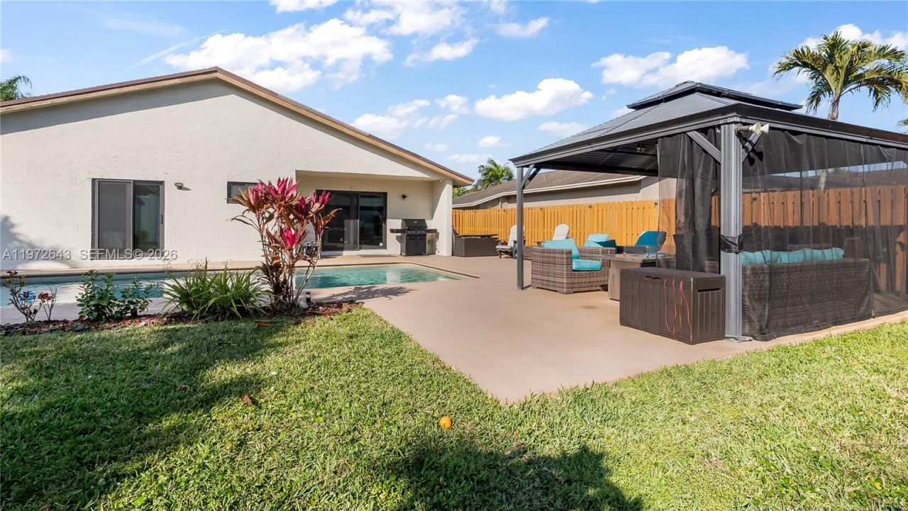 9986 NW 52nd St, Sunrise, FL 33351 Photo